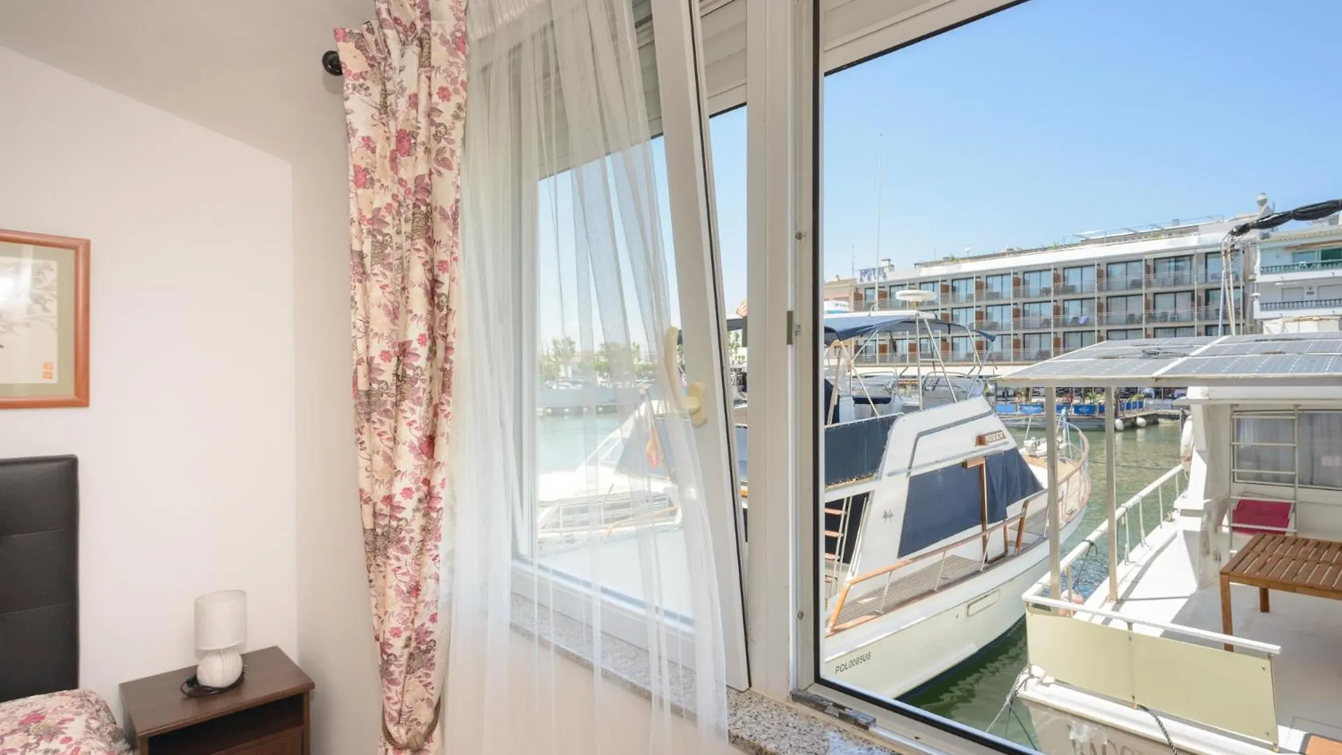 Port 27 Apartment Empuriabrava Spain