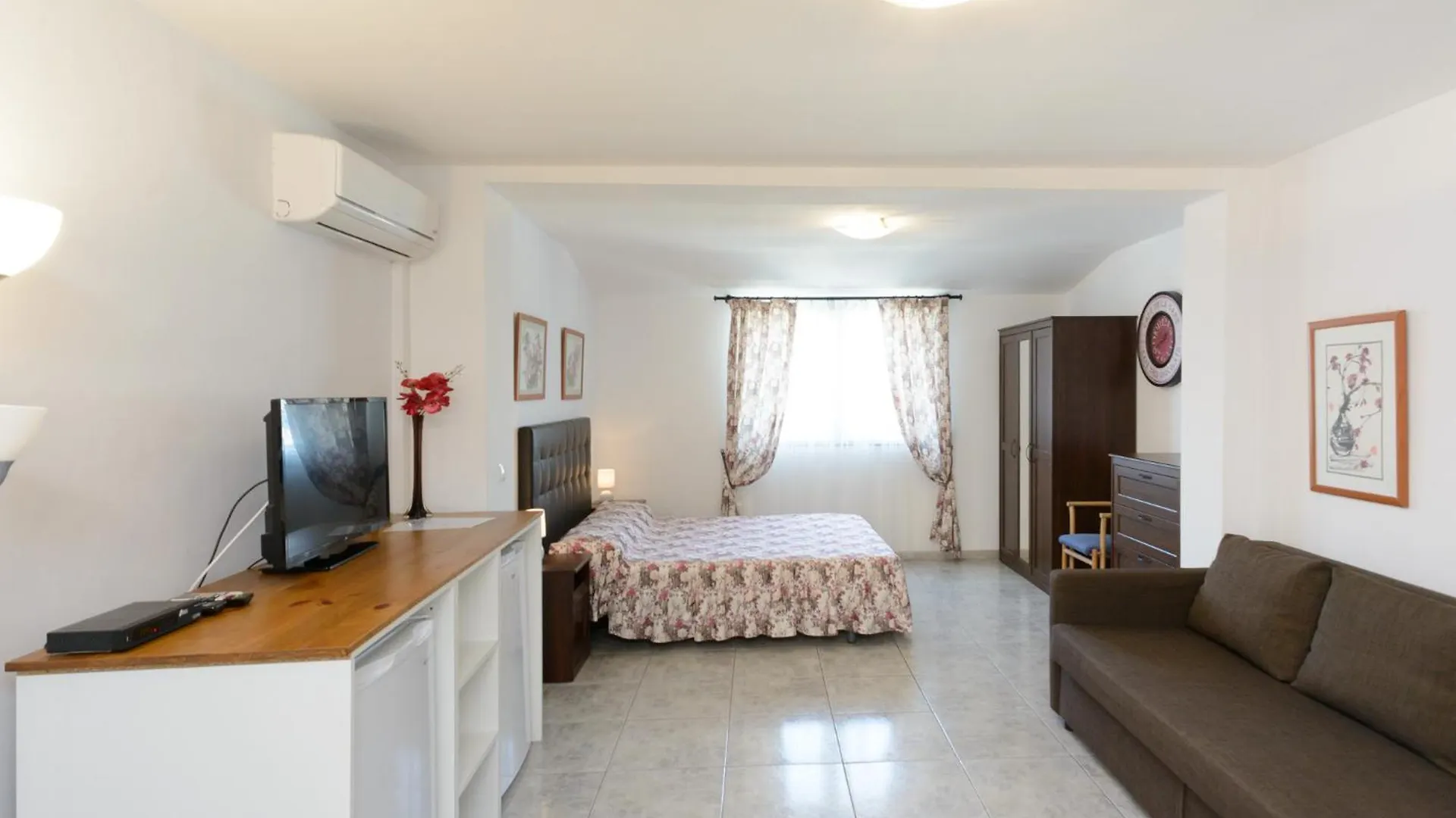Port 27 Apartment Empuriabrava Spain