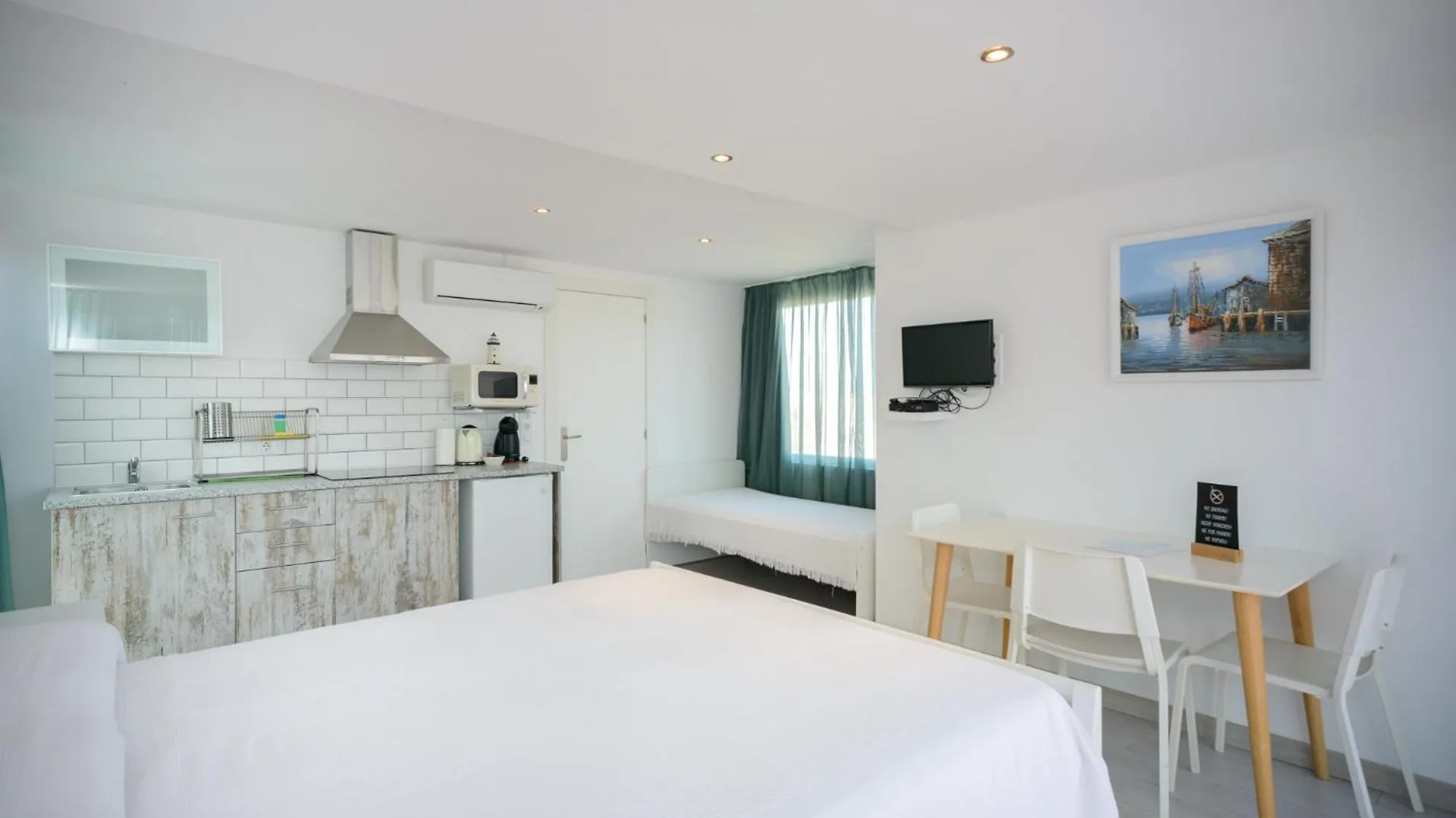 Port 27 Apartment Empuriabrava