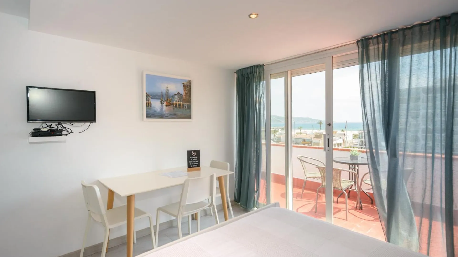 Port 27 Apartment Empuriabrava Spain