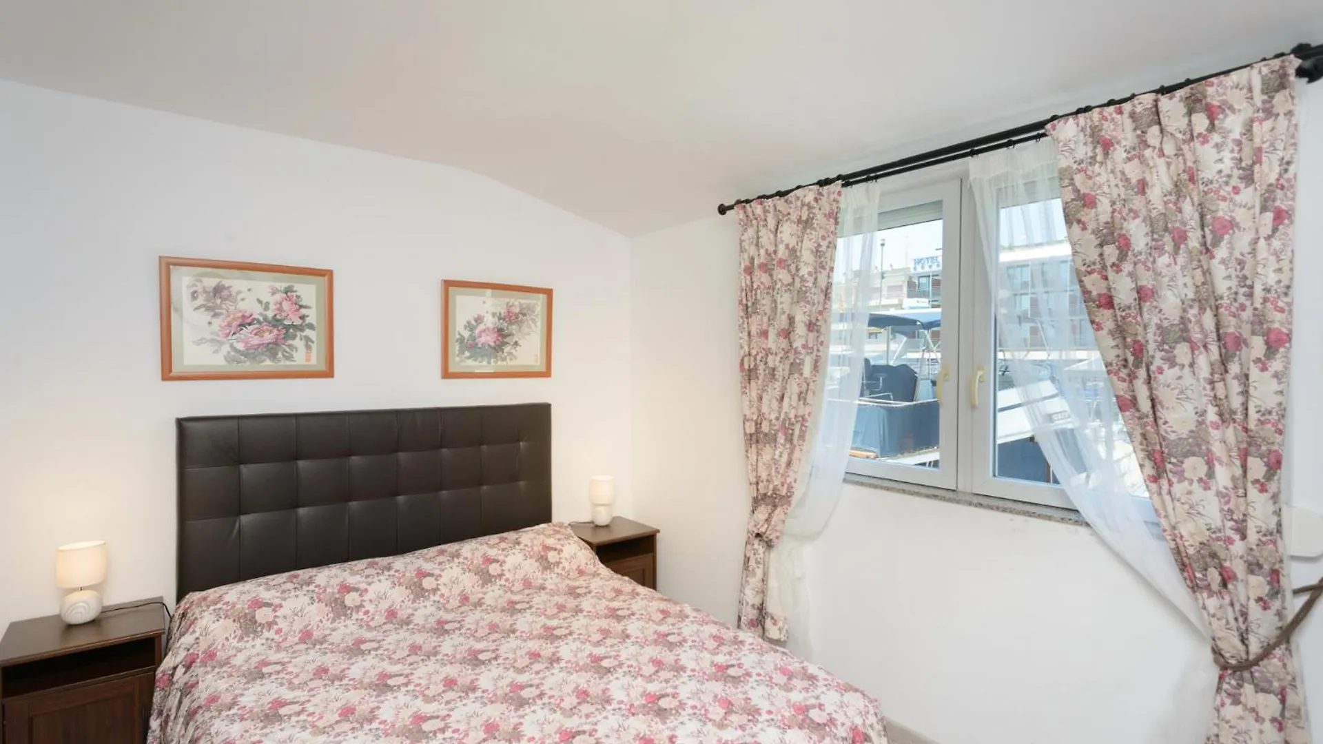 Port 27 Apartment Empuriabrava 0*,