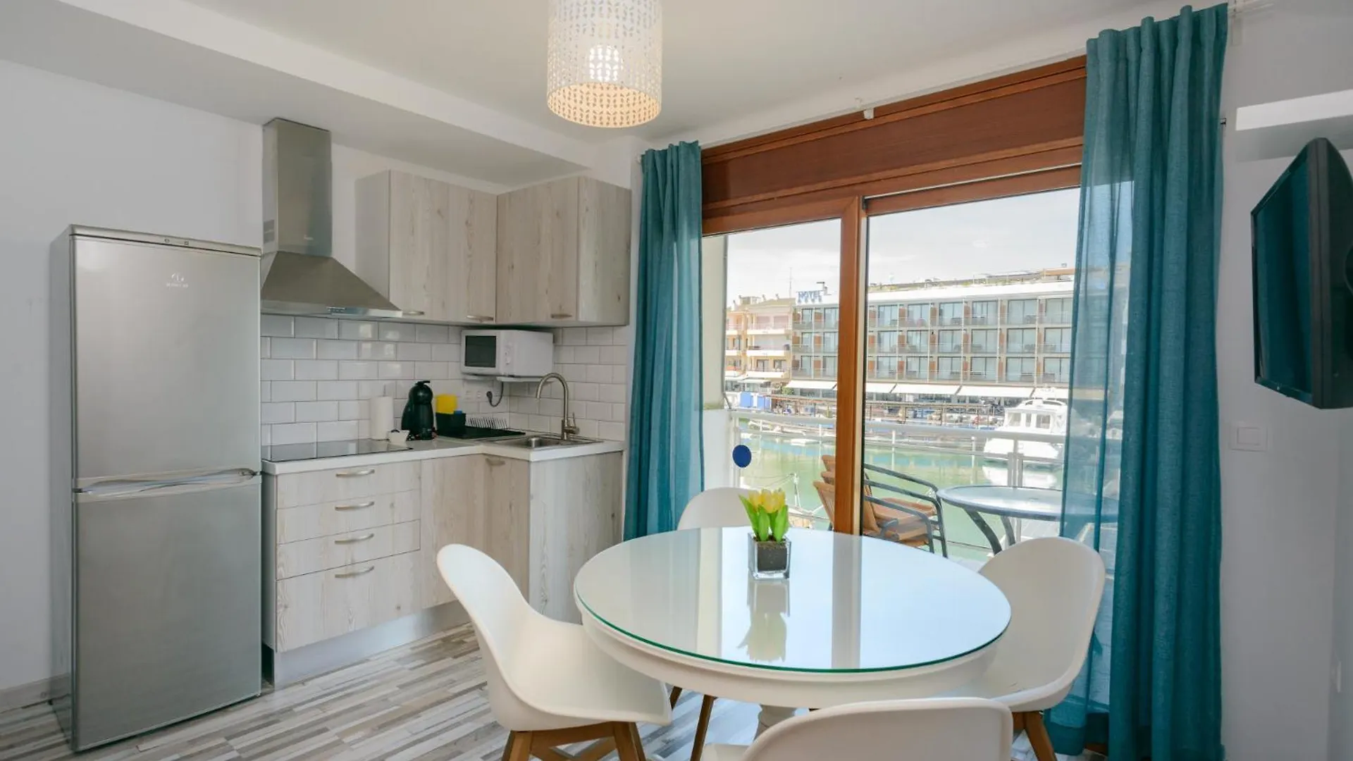 Port 27 Apartment Empuriabrava 0*,