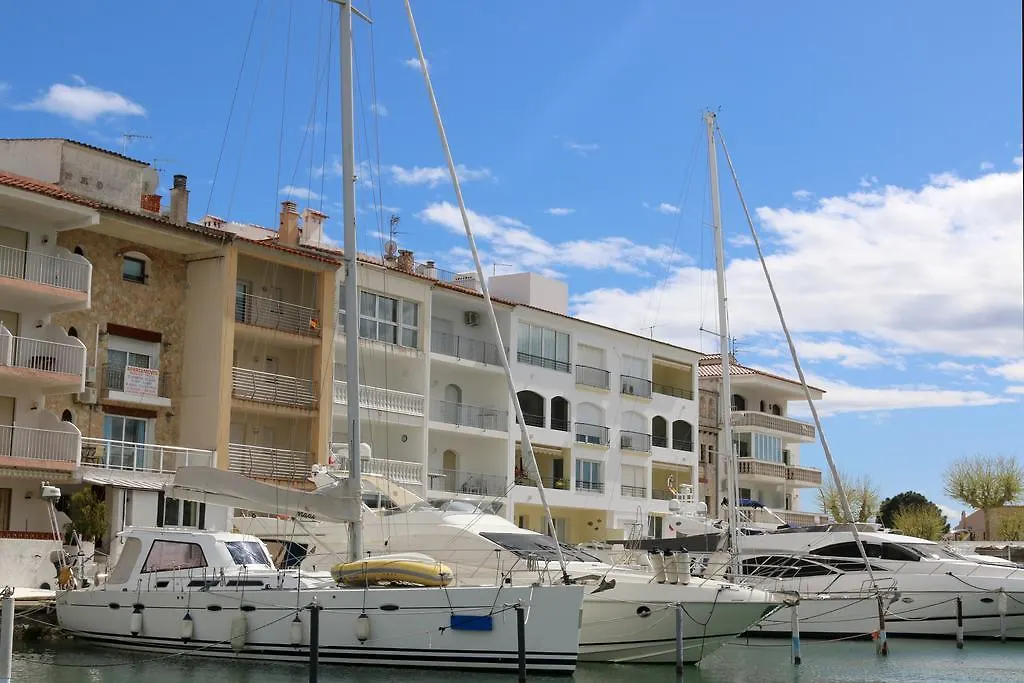 Port 27 Apartment Empuriabrava