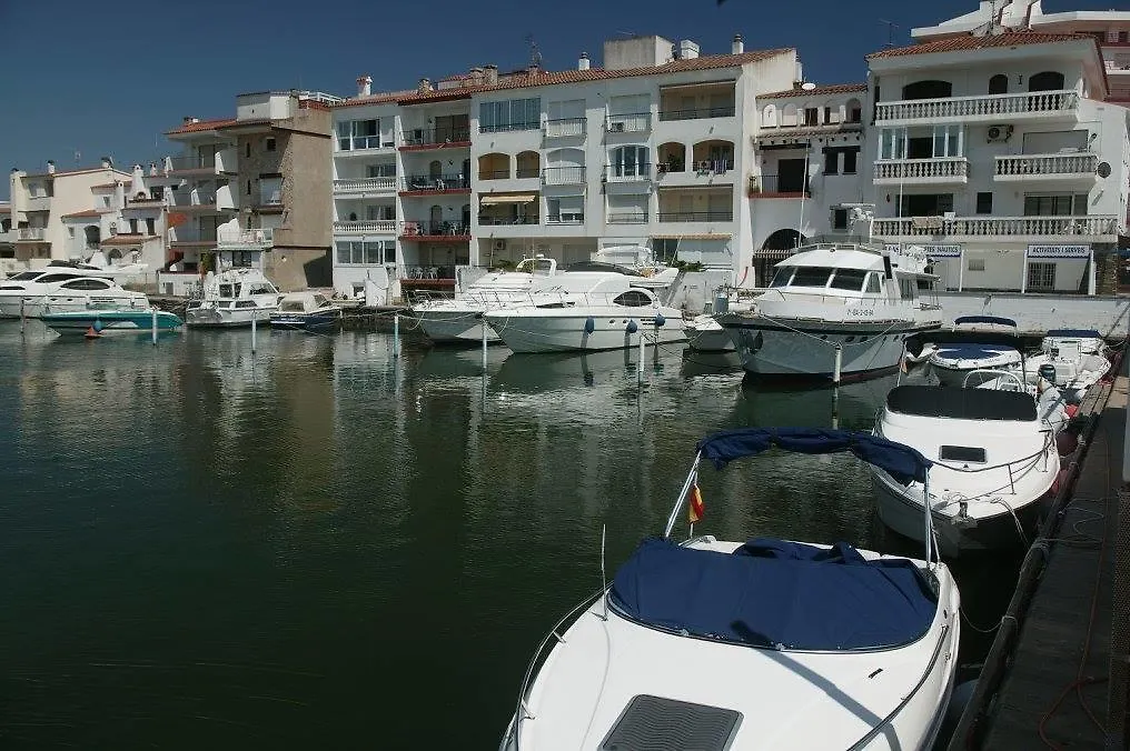 Port 27 Apartment Empuriabrava 0*,